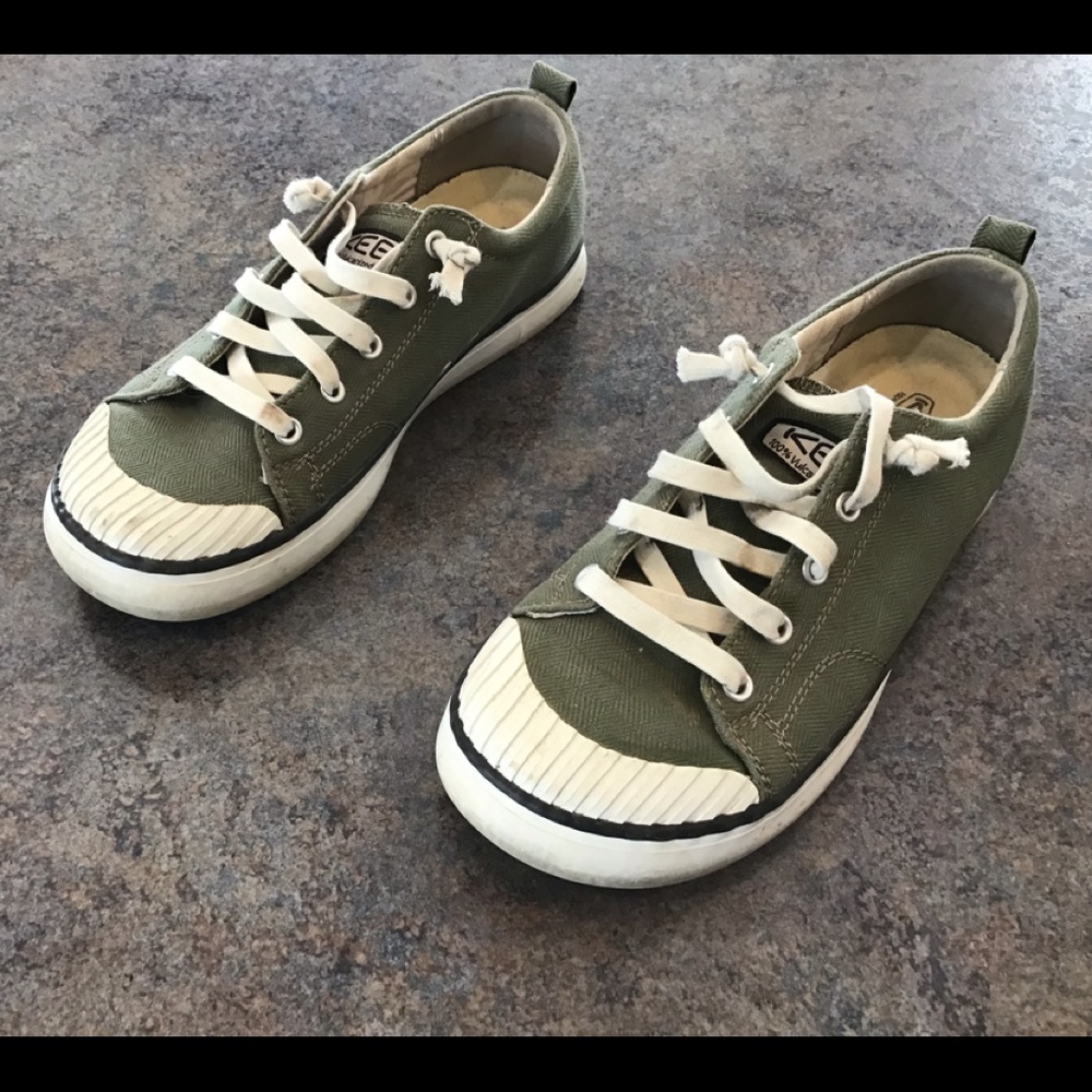 Keen tennis shoes